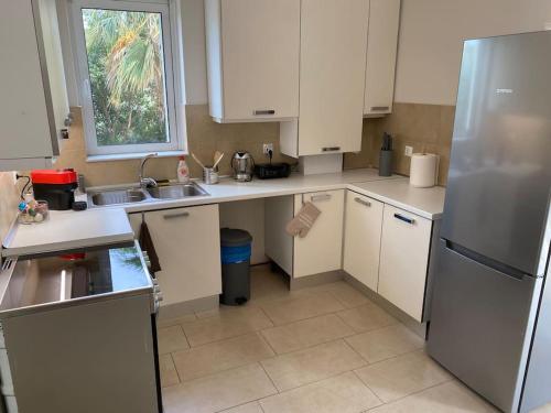 Classy 3BR with 2 Bathrooms Apartment in Marousi