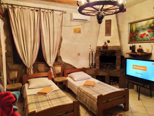 TV a/nebo společenská místnost v ubytování Inn Khlibodarskiy