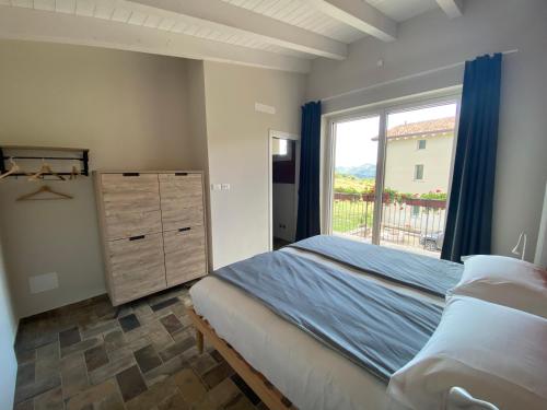 a bedroom with a large bed and a window at Fuoridicampo rossa in Roncovetro