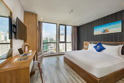 Postel nebo postele na pokoji v ubytování Jolia Hotel Danang Beach
