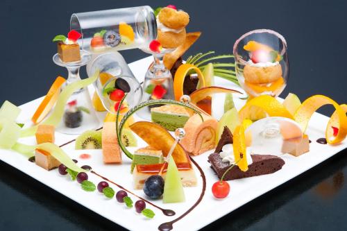 Comida en o cerca de este hotel
