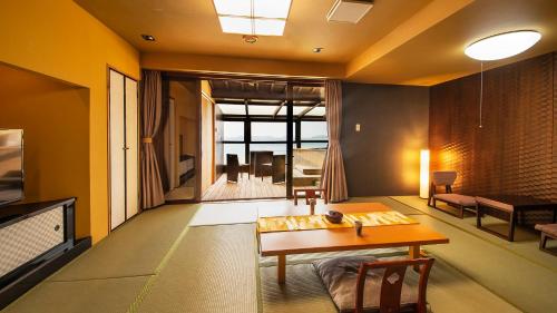 Zona de estar de 宵待ちの宿　萩一輪