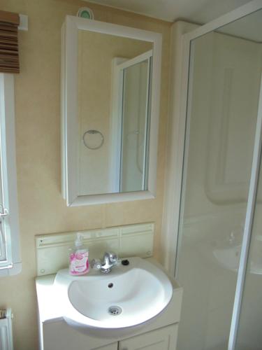 a bathroom with a sink and a mirror at Northshore: Salisbury NS:- 8 Berth, 3 bedrooms in Lincolnshire