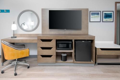 TV a/nebo společenská místnost v ubytování Hampton Inn Hartford Airport