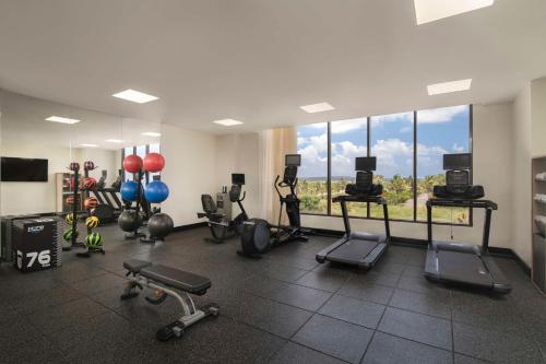 Fitness centrum a/nebo fitness zařízení v ubytování Hilton Garden Inn La Romana