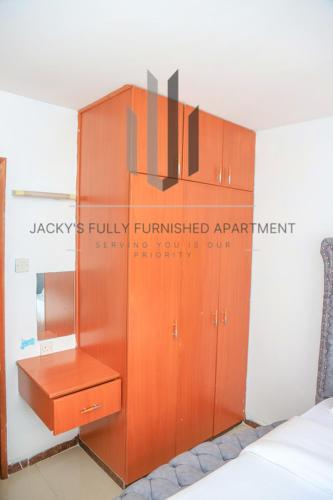 Postel nebo postele na pokoji v ubytování Jacky's Milimani suites