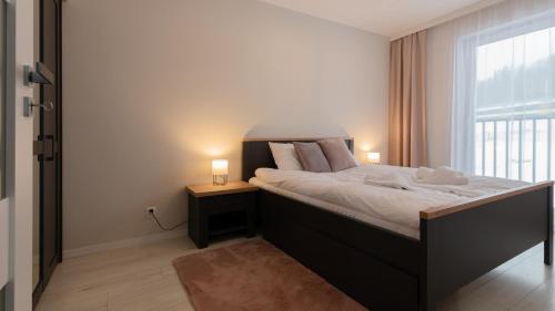 מיטה או מיטות בחדר ב-Apartament Spokojna 18