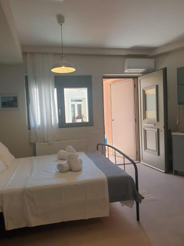 a bedroom with a bed with two towels on it at Varsamos in Yiannioú