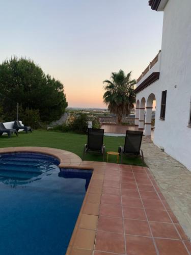 The swimming pool at or close to Casa Las Adelfas