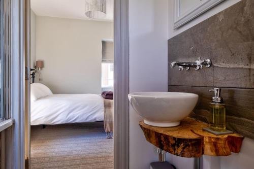 a bathroom with a sink and a bed in a room at House - Private use in Sedbergh