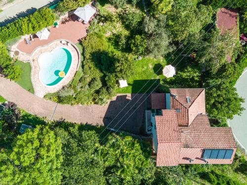 an aerial view of a house with a swimming pool at La Casa di Baba in Masserano