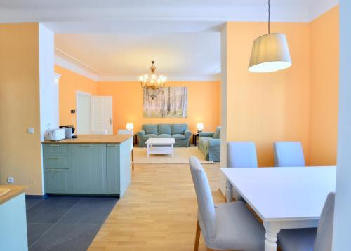 Spacious and Comfy With 3 Bedrooms