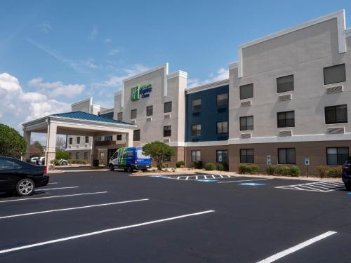 a parking lot in front of a hotel at Holiday Inn Express & Suites Greenville Airport i85 by IHG in Greer