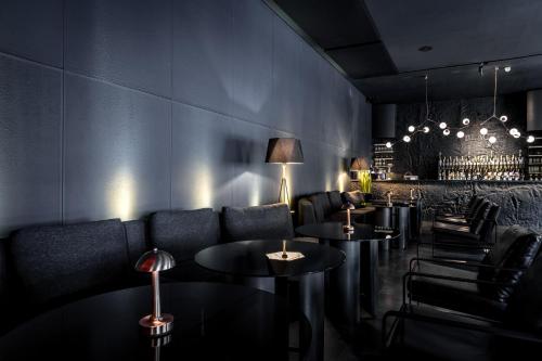 a restaurant with tables and chairs and a bar at Black Hotels Köln in Cologne
