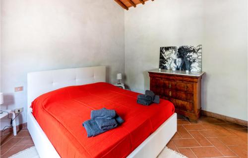 Кровать или кровати в номере Romantic Home In Mercatale Val Darno With Kitchen