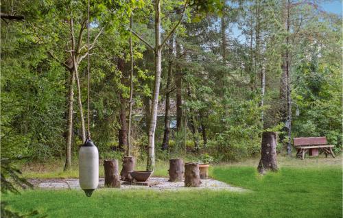 Jardín al aire libre en Awesome Home In Glesborg With Wifi