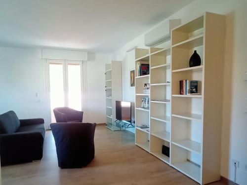 a living room with a large book shelf at casanita in Abano Terme