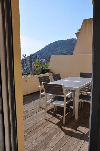 Photo de la galerie de l'établissement Magnifique appartement vue mer la turbie, à La Turbie