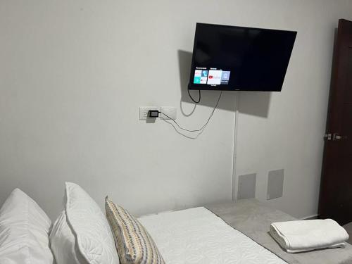 Μια τηλεόραση ή/και κέντρο ψυχαγωγίας στο SOHA SUITES II