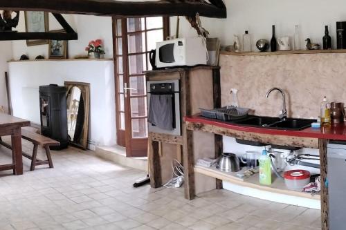 A kitchen or kitchenette at Gîte de la Venerie Indre 36