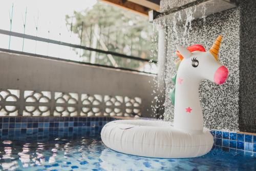 Kolam renang di atau dekat dengan PD Corner Lot 5R3BR 16pax Pool Homestay 5min to Beach
