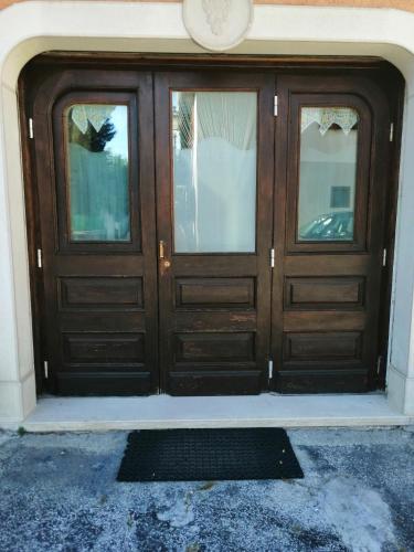 a large wooden door with windows in a building at casetta a Pescasseroli le 4 stagioni in Pescasseroli