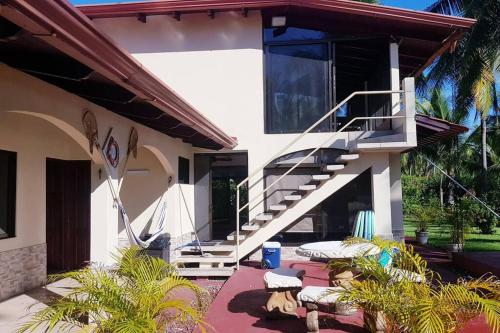 Perfect Ocean Hideaway!!!にあるバルコニーまたはテラス