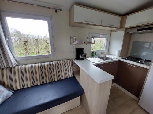 a small kitchen with a counter and a sink at Chalet Doyenne 6 pers. in Hengstdijk