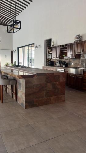a large kitchen with a large wooden counter top at Villa Venecia Colonial in Venecia