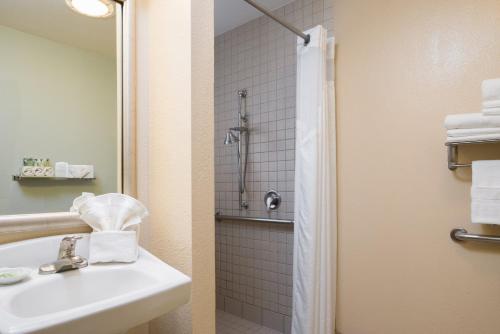 Holiday Inn Express & Suites Santa Clara - Silicon Valley, an IHG Hotel Image