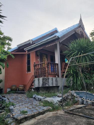 a house with a hose in front of it at Sawasdee Sichang Resort in Ban Tha Thewawong