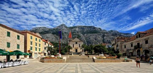 makarska centre1free parking 1 floor