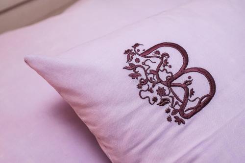 a drawing of a heart on a pillow at Bednarzówka in Nowy Tomyśl