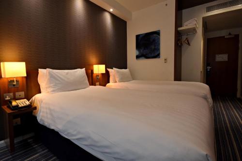 a hotel room with a large bed and a telephone at Holiday Inn Express Manchester City Centre Arena by IHG in Manchester