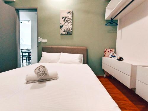a bedroom with a large white bed and a cabinet at New 2BR Georgetown Warm and Lovely Homestay 10pax-无敌美景两房民宿 Beacon Executive Suite in George Town