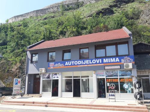 a building on a street with a mountain in the background at stari grad in Doboj