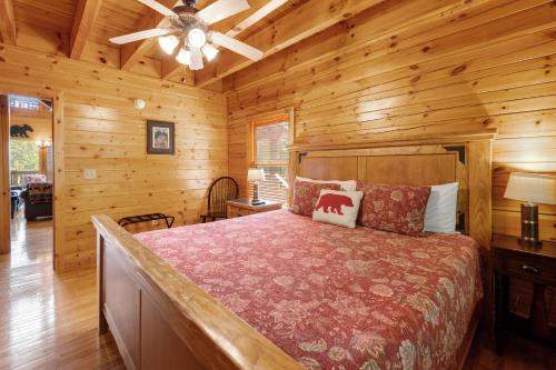 a bedroom with a bed in a log cabin at The Laughing Salamander in Dupont Springs