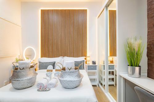 Sleep, Shower and coffee near Madrid's Gran Via