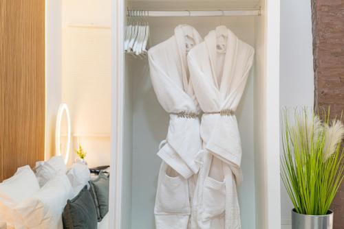 Sleep, Shower and coffee near Madrid's Gran Via