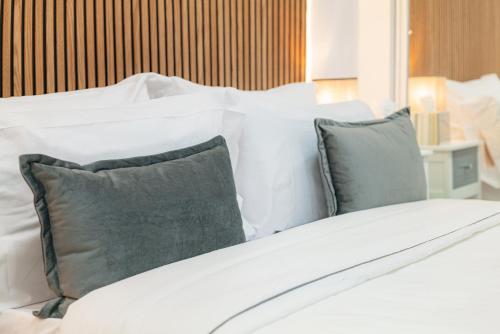 Sleep, Shower and coffee near Madrid's Gran Via