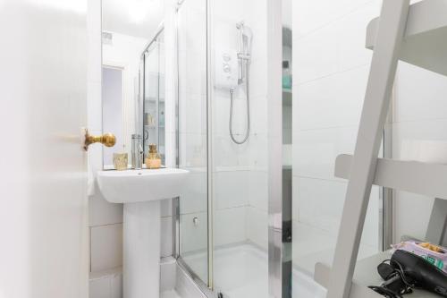 a white bathroom with a sink and a shower at Lovely 2-bed apartment in the heart of Dublin City in Dublin