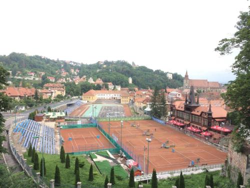 an aerial view of a tennis court in a town at UpperHouse Suites & More in Braşov