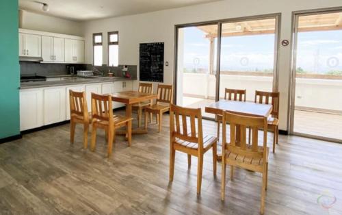a kitchen with a table and chairs and a dining room at Trendy Loft, El Dorm Apto. 434 in Guatemala