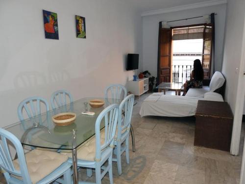 Apartamento en Sevilla Centro con Vistas a la Plaza Alameda de Hércules - Hasta 5 Personas