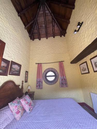 Ένα ή περισσότερα κρεβάτια σε δωμάτιο στο Molino de la Teja