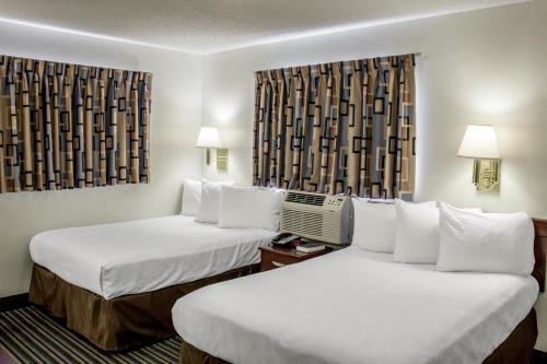 Katil atau katil-katil dalam bilik di Motel 6-Greensboro, NC - I-40