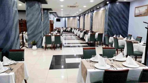 Restavracija oz. druge možnosti za prehrano v nastanitvi HOTEL DU LAC