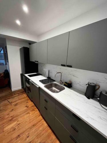 Η κουζίνα ή μικρή κουζίνα στο Appartement Hegoak