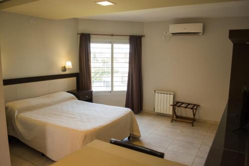 a hotel room with two beds and a window at Casa Decla in Villa Carlos Paz