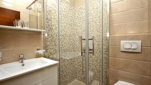 Ένα μπάνιο στο Apartments Val